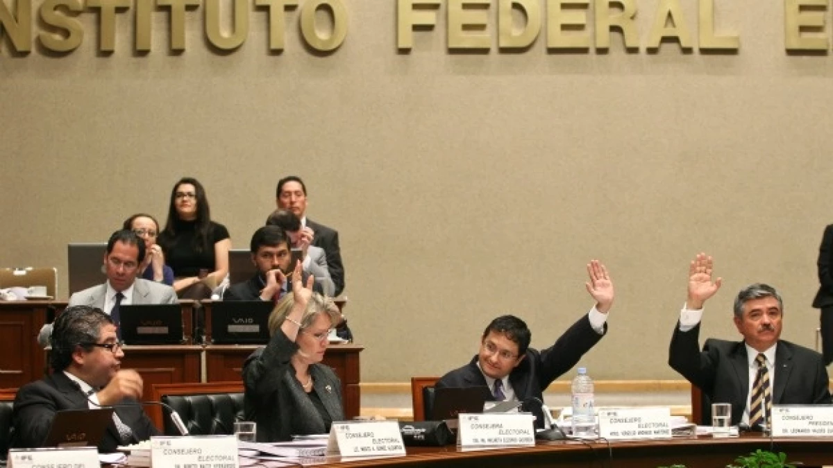 La última sesión del IFE antes de los comicios de 2010