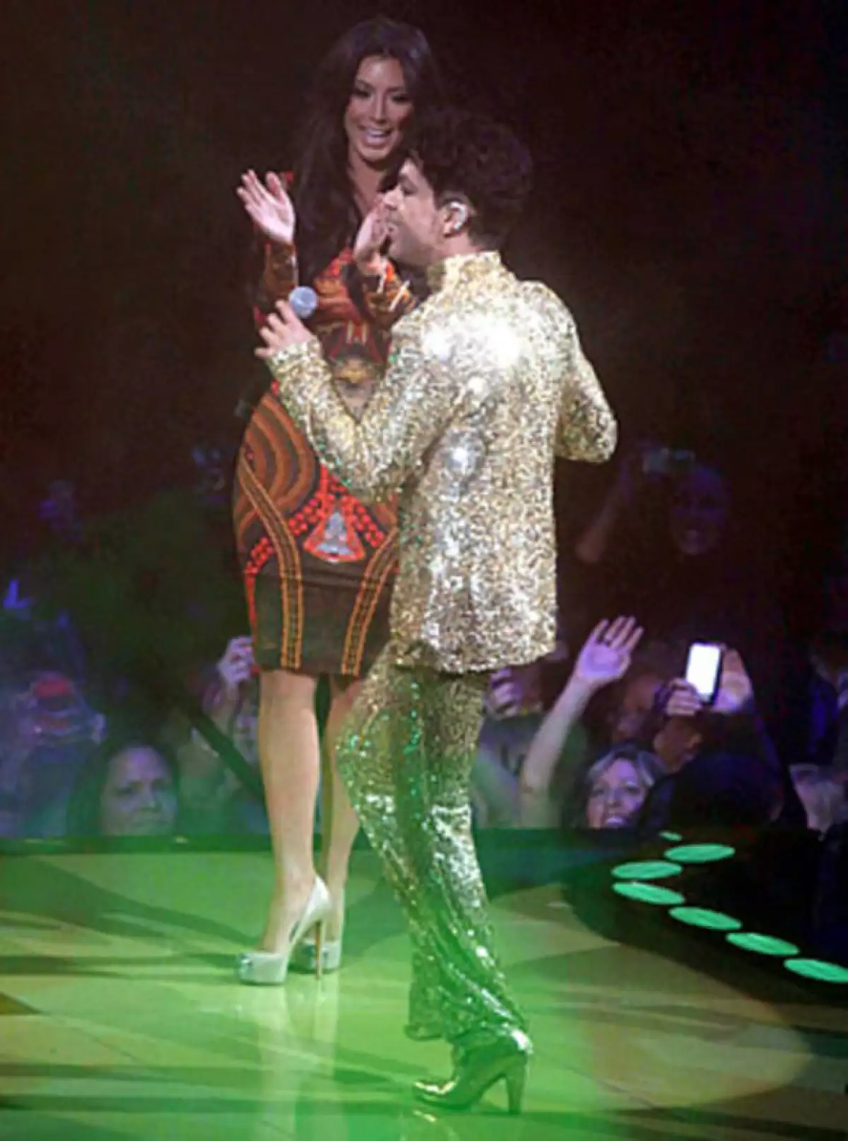 Al parecer, a Prince no le agradó tener a Kim Kardashian sobre el escenario.