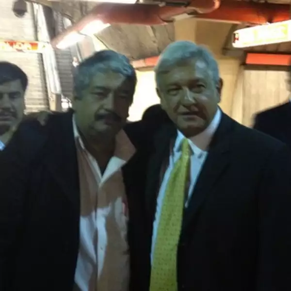 amlo viaja en el metro