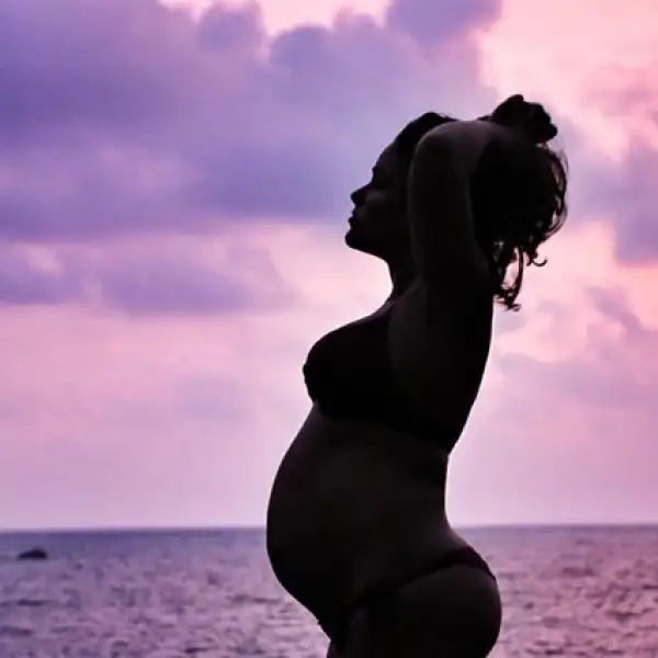 Cuteness overload! Alessandra Rojo de la Vega cada vez está más cerca de convertirse en madre y nos presume su linda pancita.