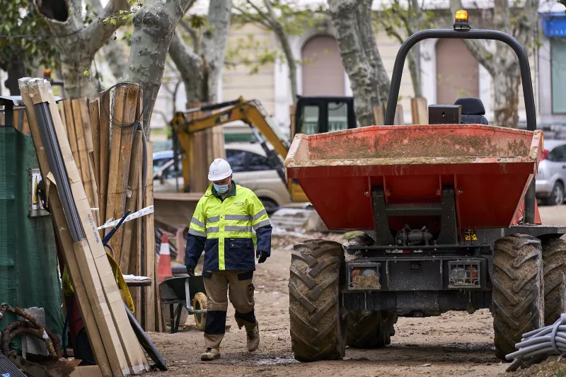 Workers Back To Construction