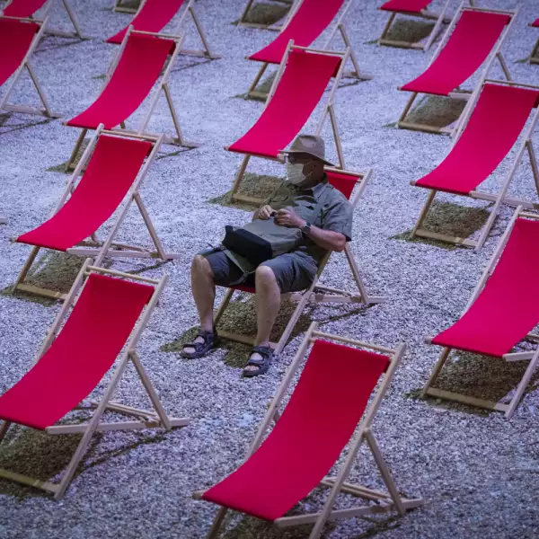 FRANCE-ART-THEATRE-FESTIVAL-HEALTH-VIRUS