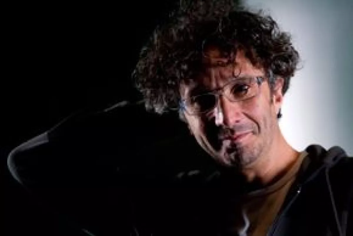 El músico argentino tiene casi terminados los temas de su próximo disco, mientras que el guión para una nueva película que llamaría `Novela´ quizás pueda terminarlo a mediados del 2010.