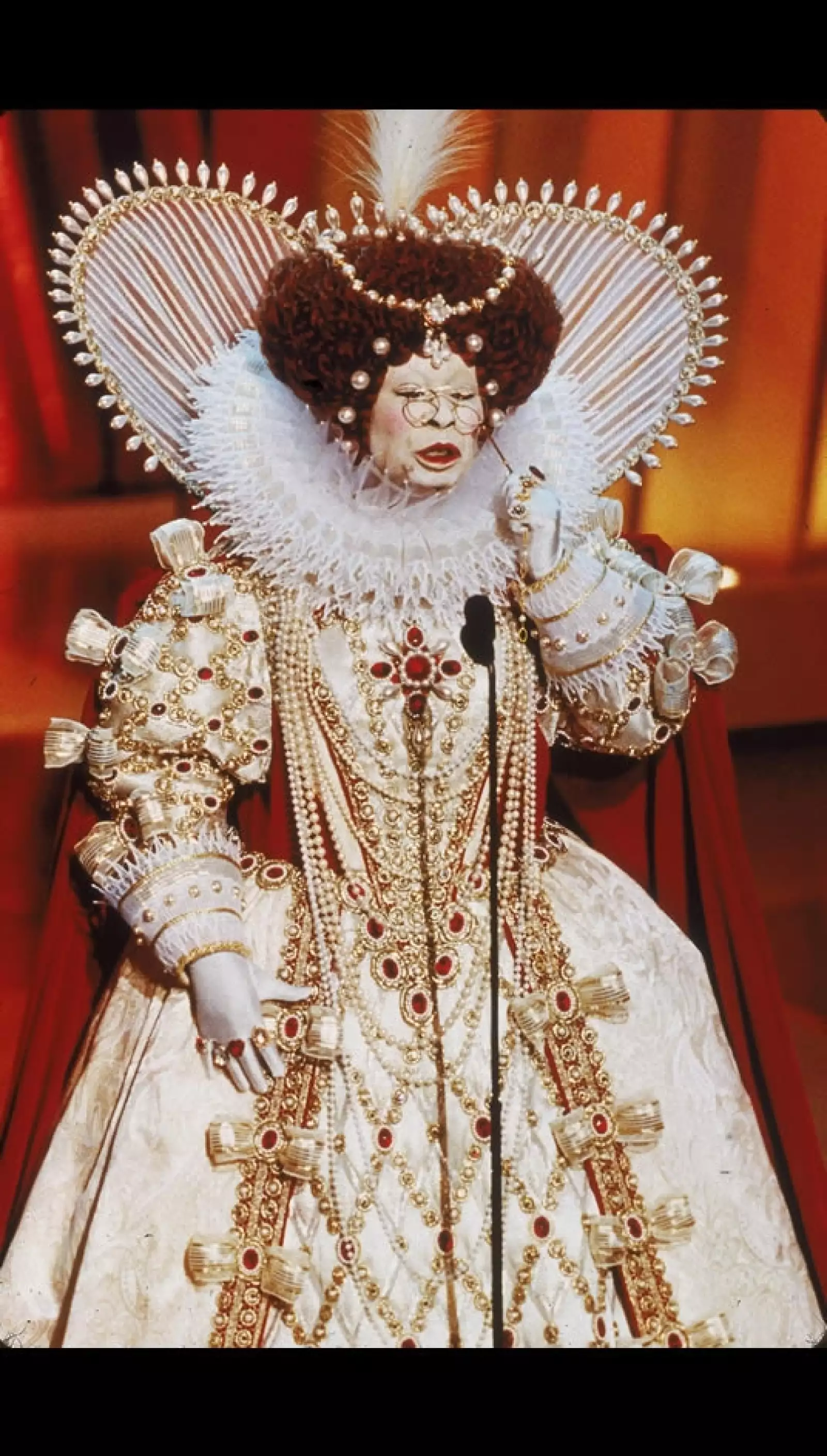 La cuatro veces anfitriona Whoopi Goldberg