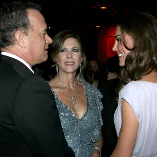 En su actual visita a Los Angeles William y Kate Middleton se alojan en casa del cónsul británico, lugar que donde se ha triplicado la seguridad incluso los vecinos tienen restringida el área a pasear.