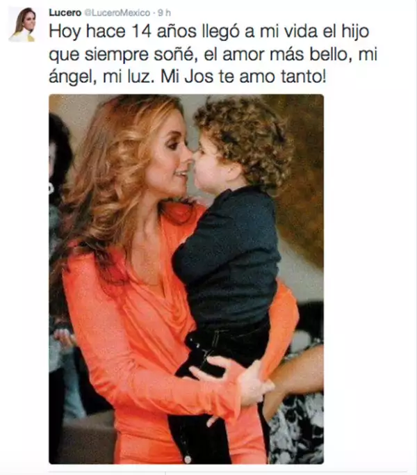 Con esta foto la cantante felicitó a su hijo, quien cumplió la semana pasada 14 años.