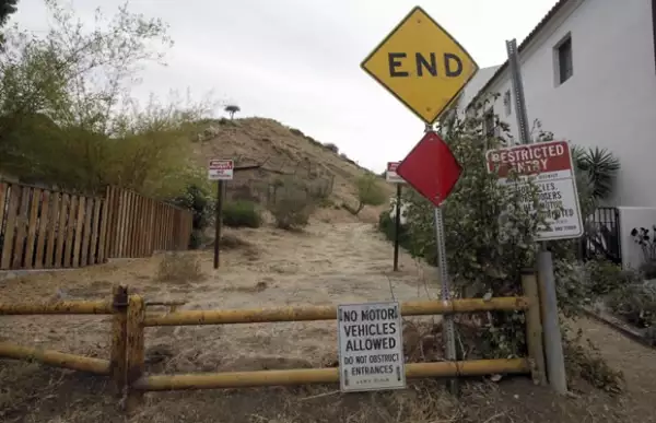 El camino de excursionistas de Hollywood Hills donde fue encontrado el cadáver de Menke.