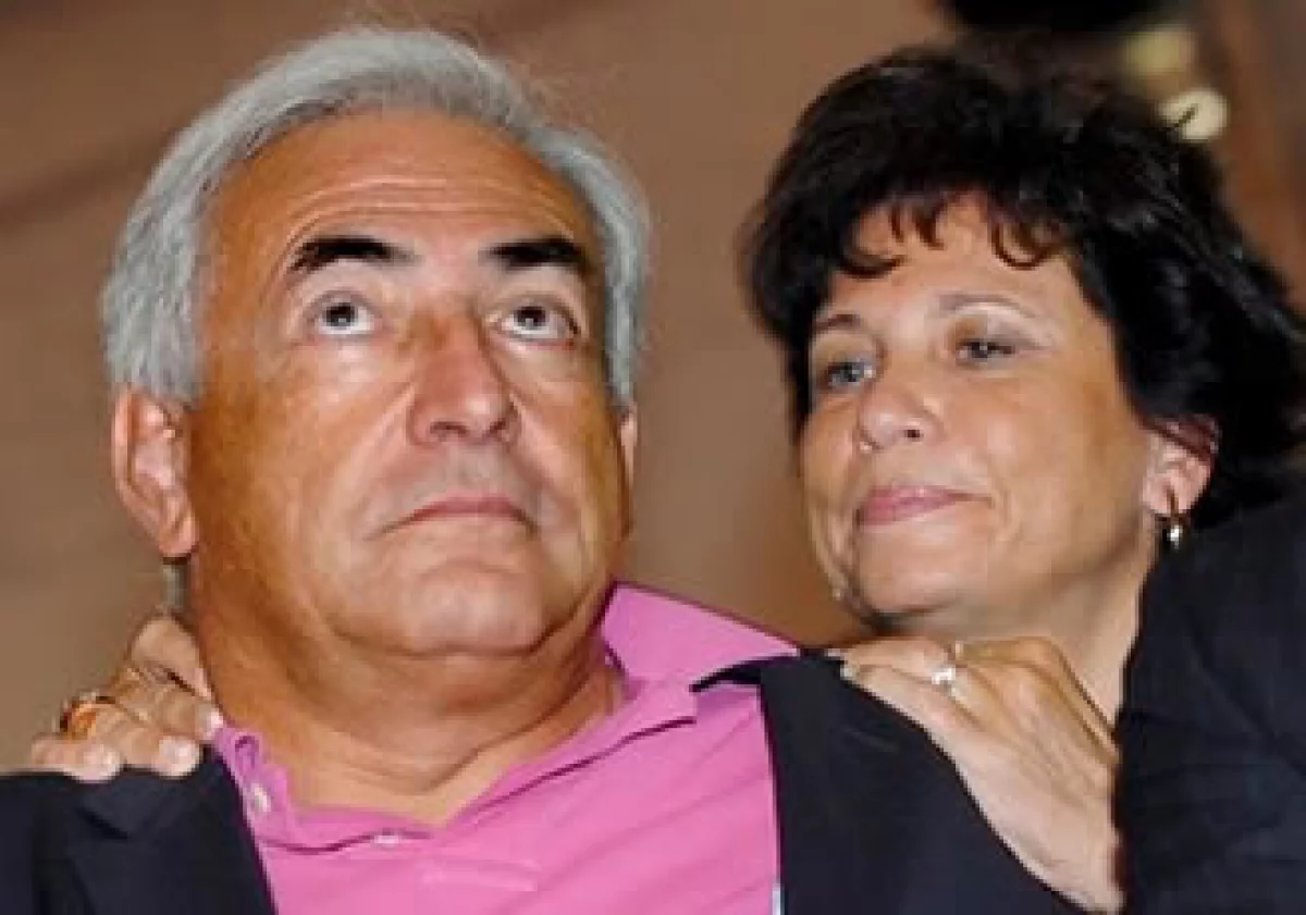 El ex dirigente del FMI, Strauss-Khan, obtuvo su libertad bajo fianza luego de pagar 1 mdd en efectivo. (Foto: AP)
