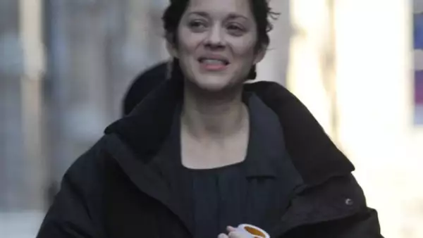 La actriz Marion Cotillard, ganadora del Oscar por su papel en La Vida en Rosa, visitó a la francesa en el Centro Femenil de Readaptación Social, quiere llevar su historia al cine.