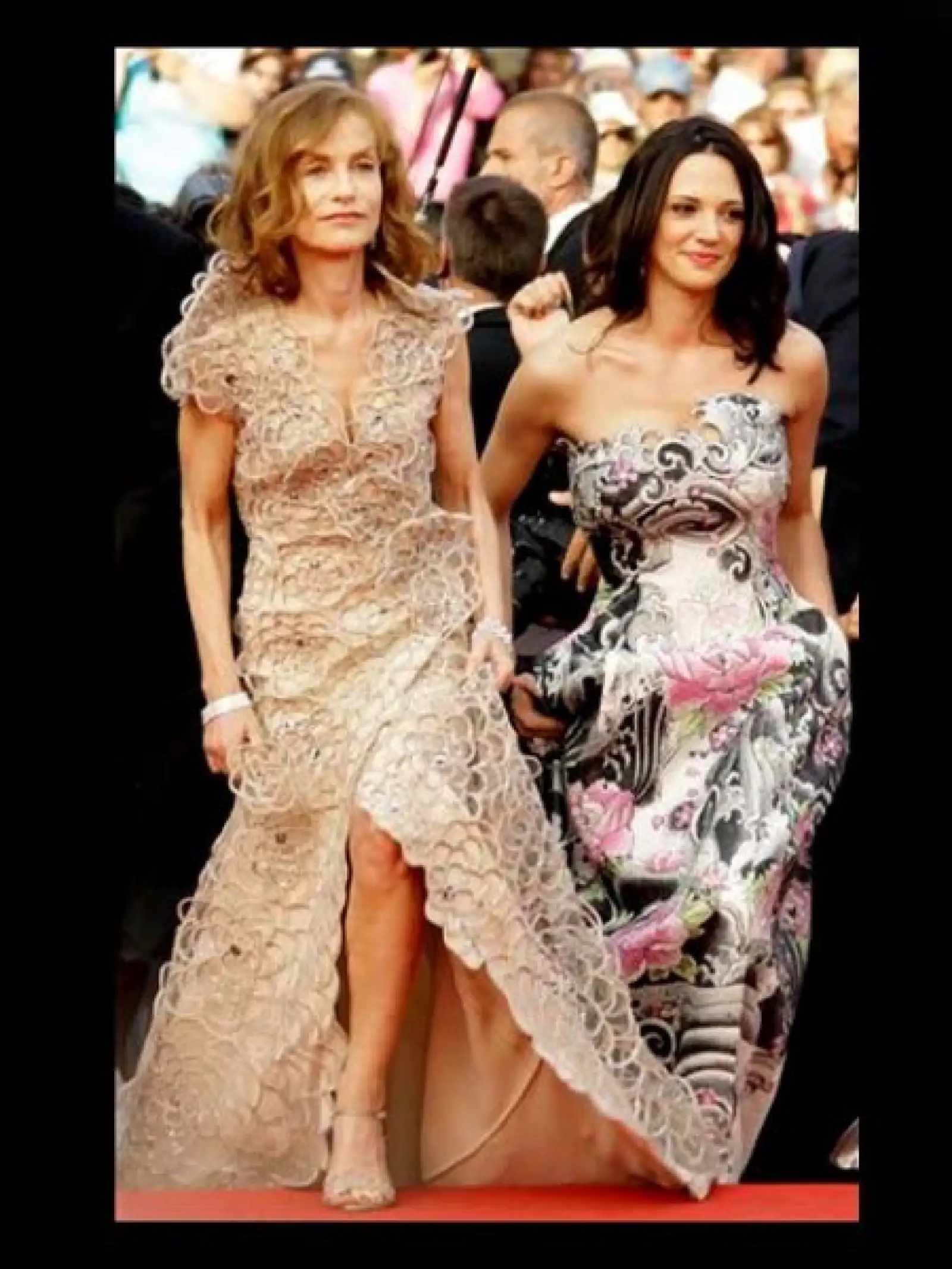 La presidenta del jurado Isabelle Huppert caminó acompañada de la actriz italiana Asia Argento.