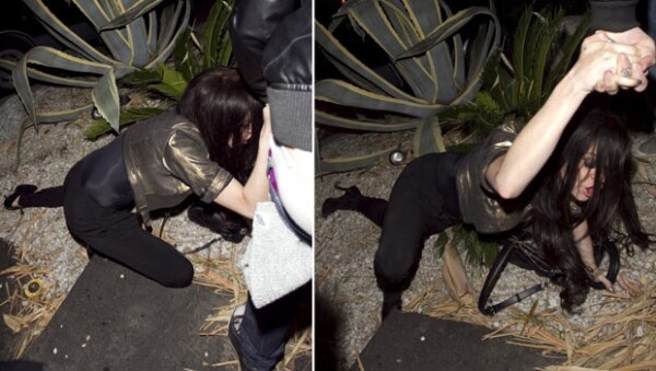 Aturdida por los paparazzi e inestable con sus tacones, la pobre Lindsay fue a dar al piso, ojalá no haya terminado espinada.