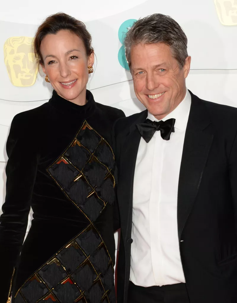 Hugh Grant y Anna Elisabet Eberstein.