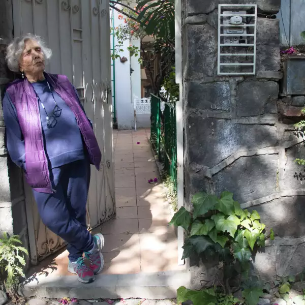 Elena Poniatowska, hablo sobre el robo de que fue objeto ayer en su domicilio, en la Colonia Chimalistac.