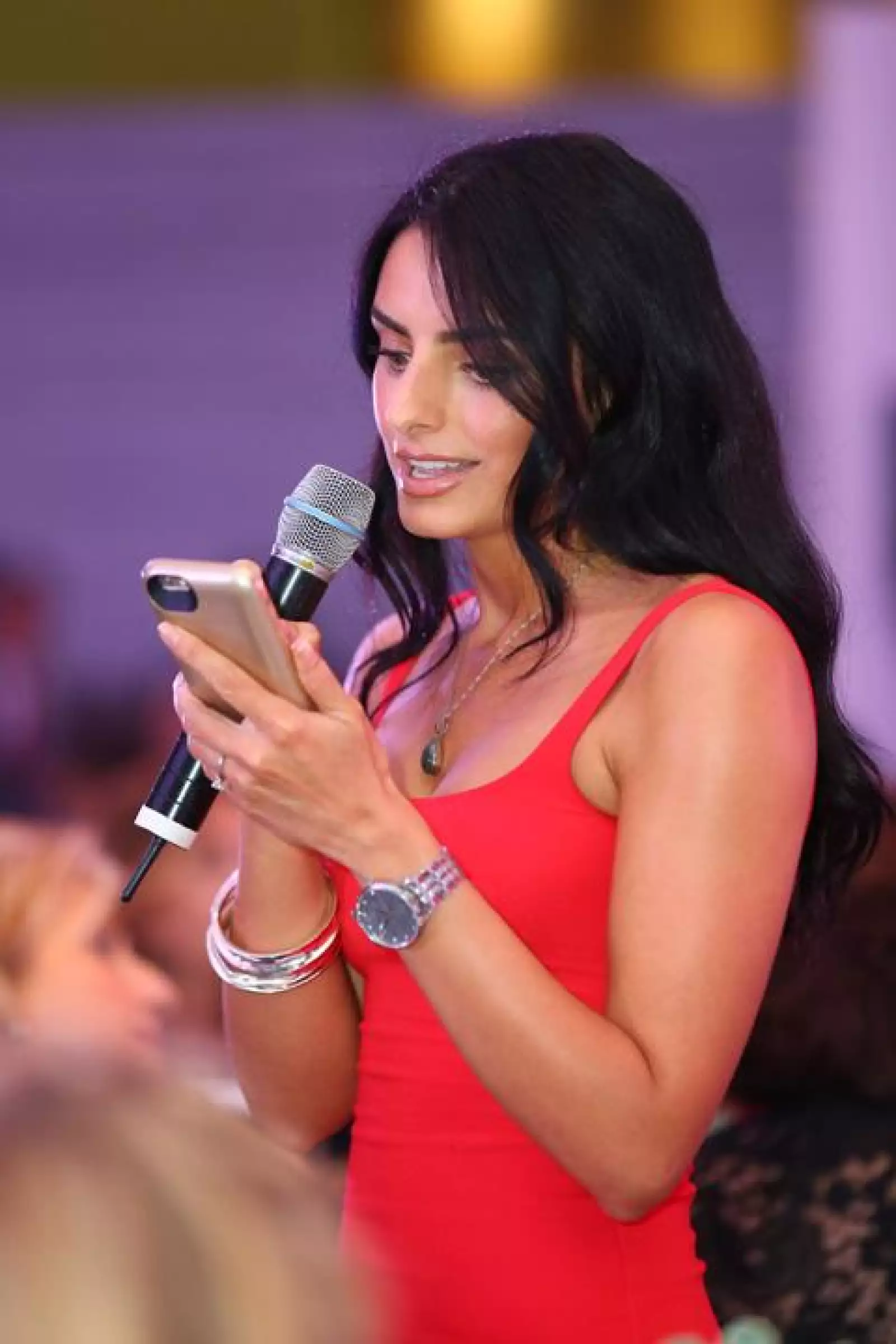 Aislinn Derbez.