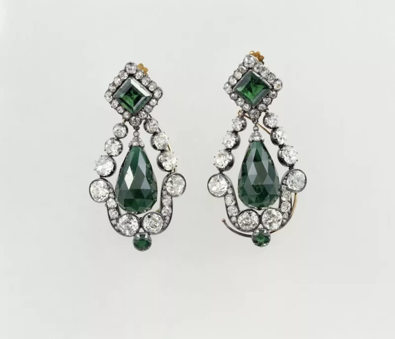 joyas-robadas-louvre-2.jpg