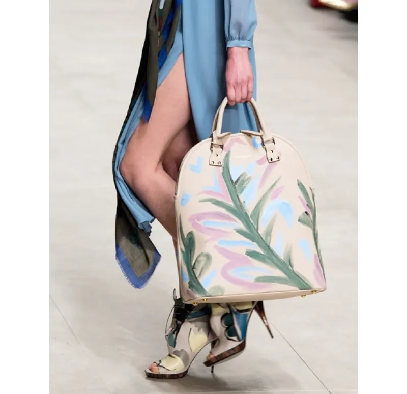Una colección de impactantes piezas pintadas a mano, modelos top en la pasarela y decenas de famosos en la alfombra roja hicieron de éste uno de los desfiles más especiales de LFW.