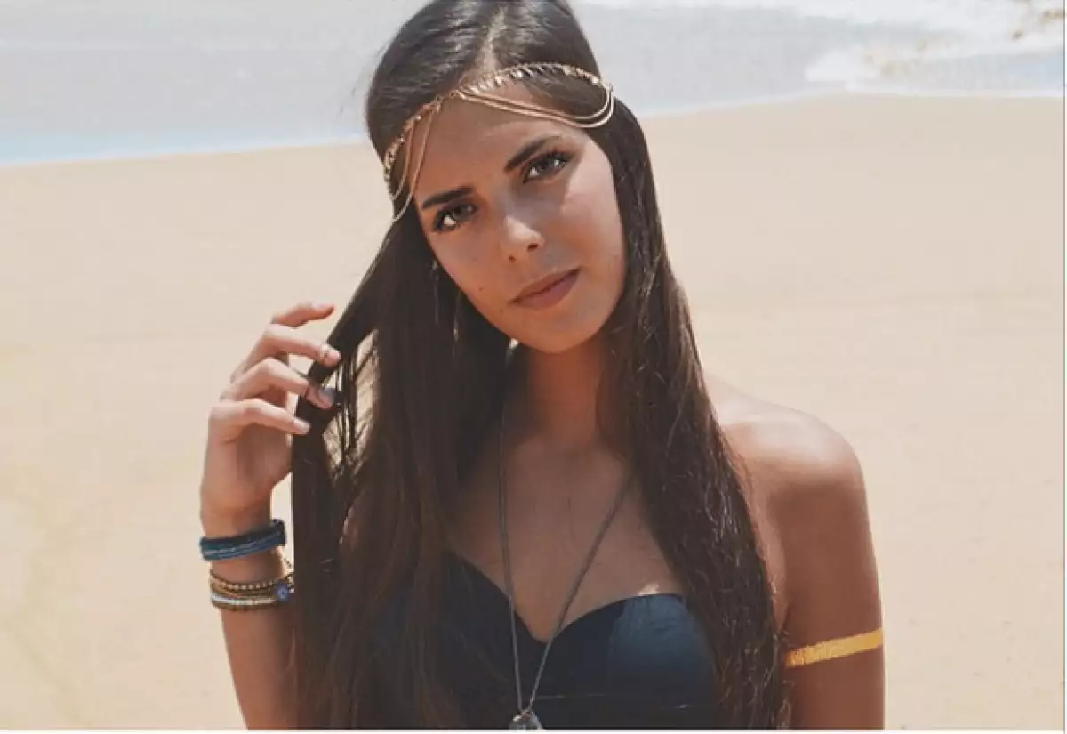 La joven de 18 años dijo sentirse orgullosa del gran parecido que tiene con su mamá.