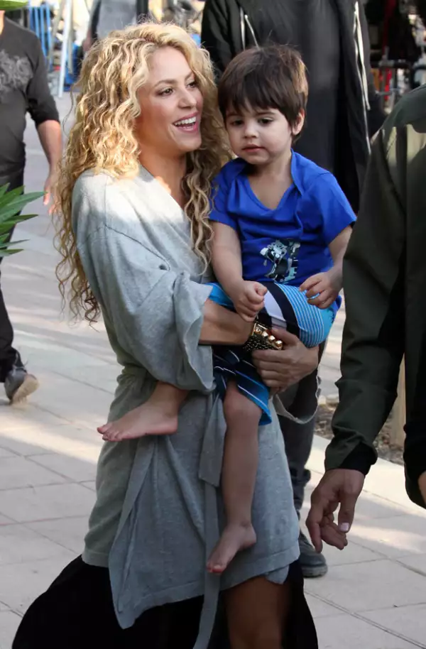 Durante la grabación Shakira estuvo acompañada por su hijo Milan.