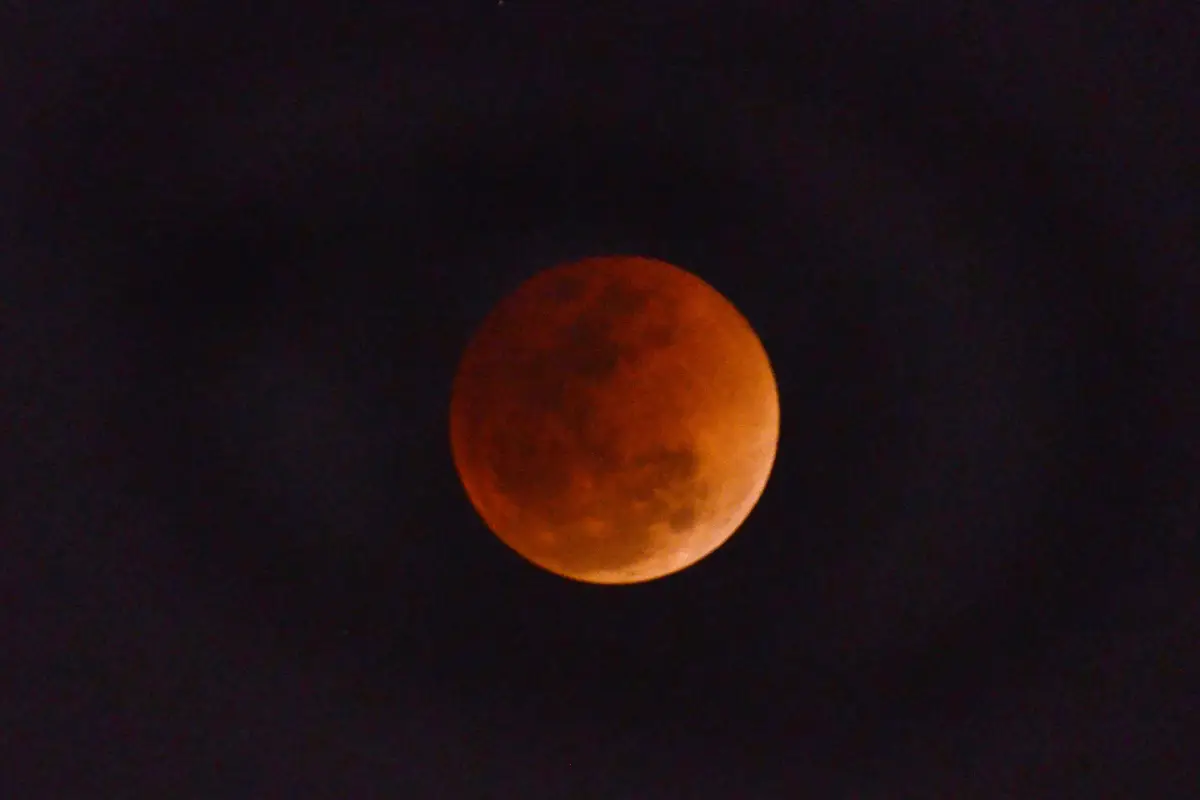 Eclipse lunar