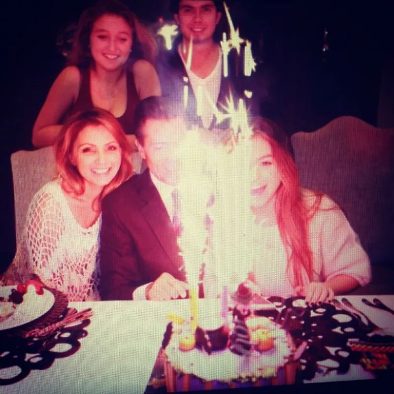 La joven actriz llegó a la mayoría de edad y el festejo no se hizo esperar, por lo que Angélica Rivera, Enrique Peña Nieto y los hermanos de Sofía la acompañaron.