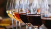 Copas con diferentes tipos de vino.