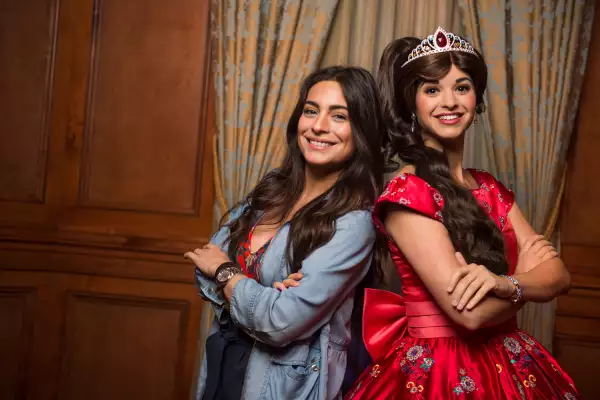 Ana Brenda Contreras en Walt Disney World Resort en Florida