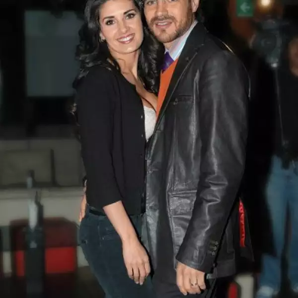 Mayrín Villanueva y Jorge Poza siempre se habían mostrado como una de las parejas más estables del medio artístico pero el año pasado decidieron dar por terminada su relación luego de 11 años juntos. Actualmente él está con Zuria Vega y Mayrín está espera