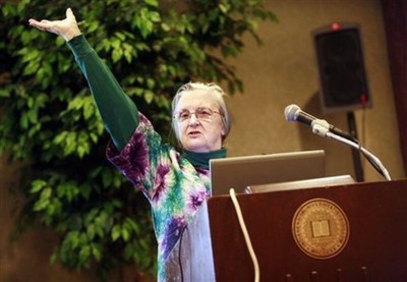La estadounidense Elinor Ostrom es la primera mujer en ganar el galardón desde que se fundó en 1968. (Foto: AP)