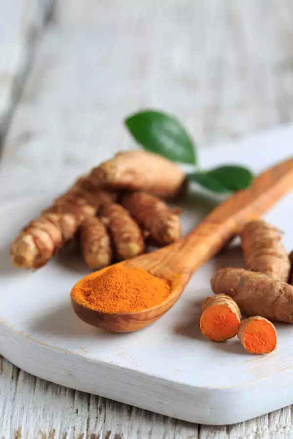 turmeric root and turmeric powder