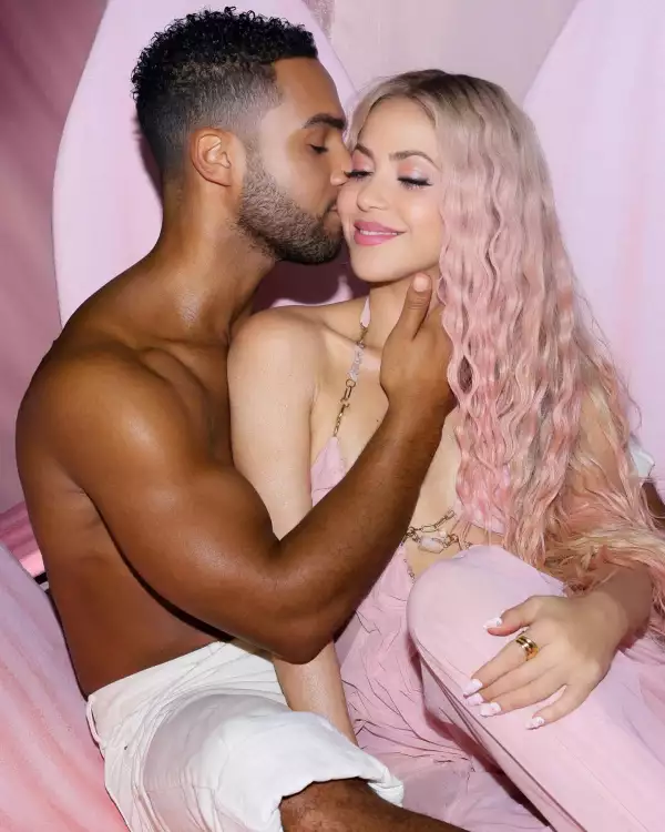 Shakira y Lucien Laviscount encienden redes sociales con fotos románticas