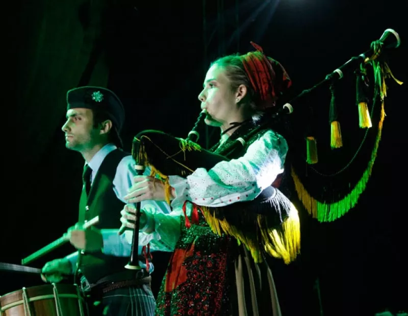 La legendaria fiesta de la cosecha celta es el motivo ideal para deleitarnos con música y baile de zonas de Escocia, Irlanda y Galicia que conservan esta legendaria tradición.