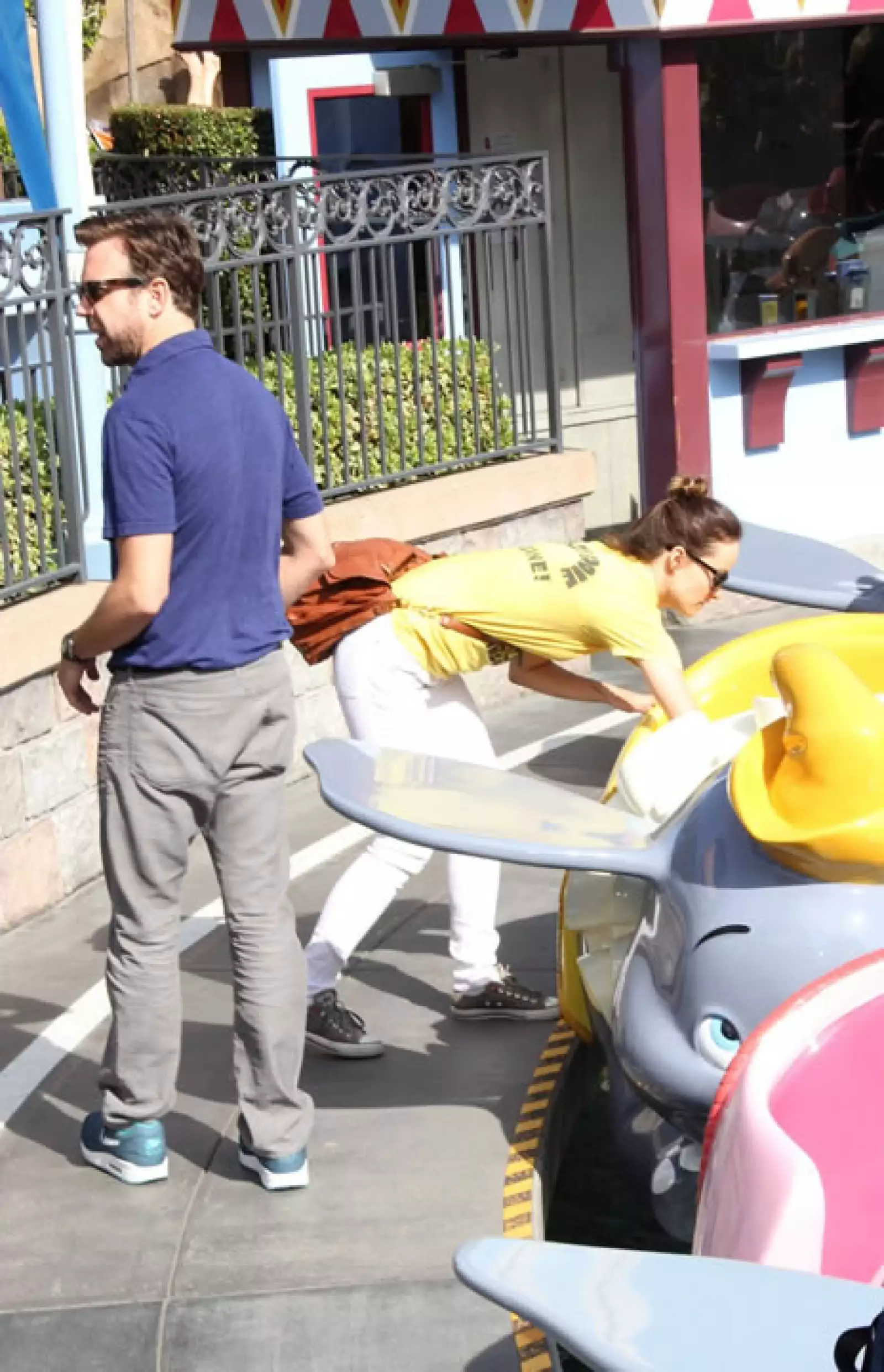 Olivia Wilde y Jason Sudeikis también viajaron a Disney y se veían muy románticos.