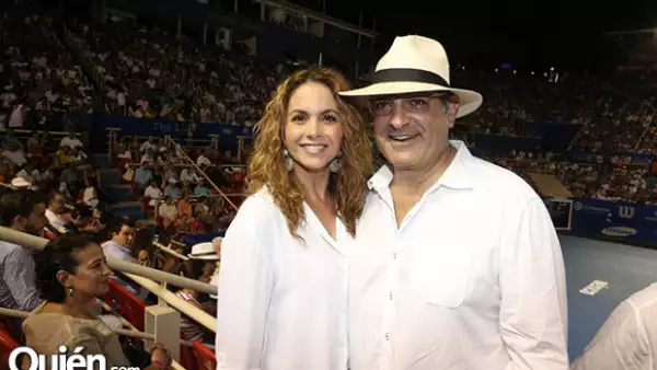 La cantante mexicana y su pareja, el sobrino de Carlos Slim, llamaron la atención durante la final del Abierto de Tenis en Acapulco este fin de semana.