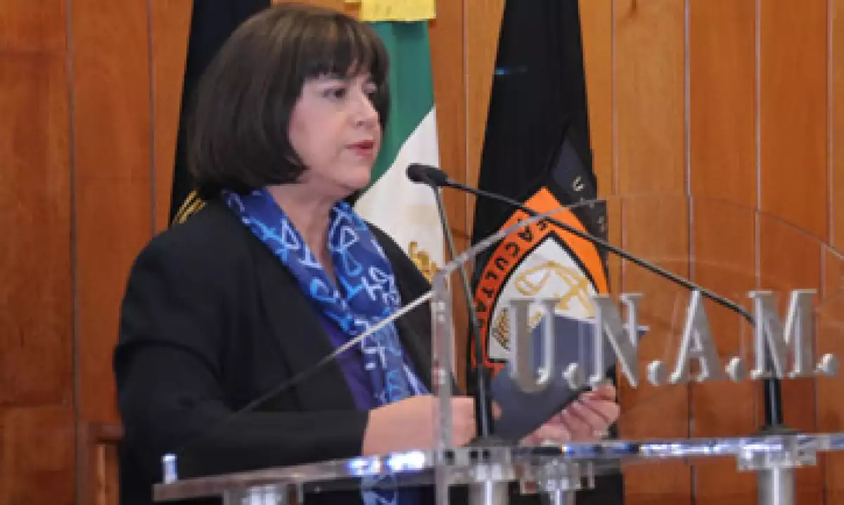 María Leoba Castañeda, nueva directora de la Facultad de Derecho, prometió elaborar planes y programas que vayan a la par del dinamismo social. (Foto: De UNAM)