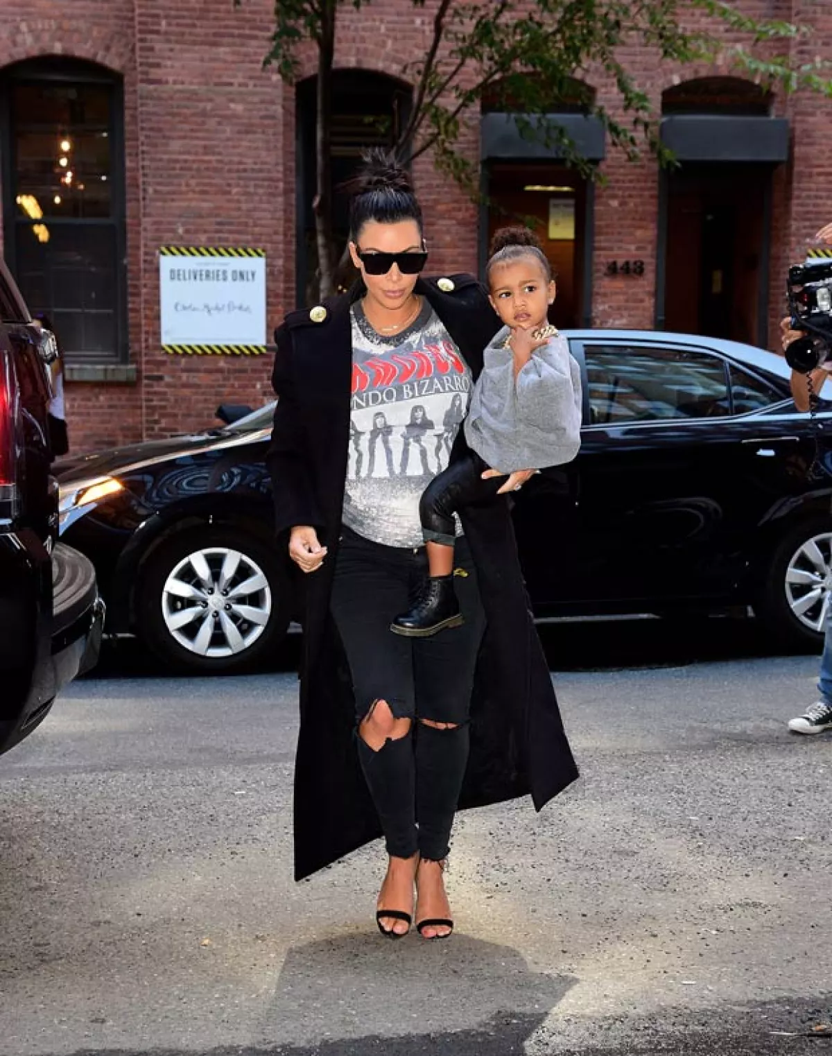 La pequeña North ya tiene un hermanito con quien jugar.