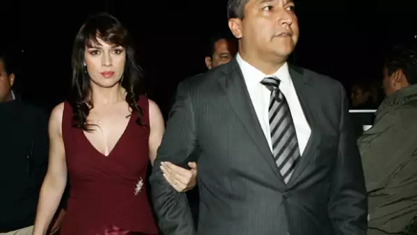 Finalmente la pareja se dio el "Sí, acepto" frente a familiares y amigos, entre los que se encontraban el presidente Felipe Calderón y su esposa Margarita Zavala, senadores y secretarios de Estado.