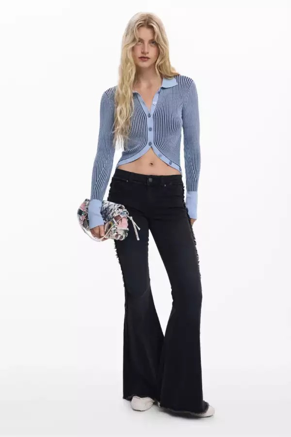 Jeans acampanados.png