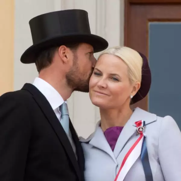 Mette-Mariy y Haakon cariñosos a pesar de los rumores. Un amor que surgió a primera vista.