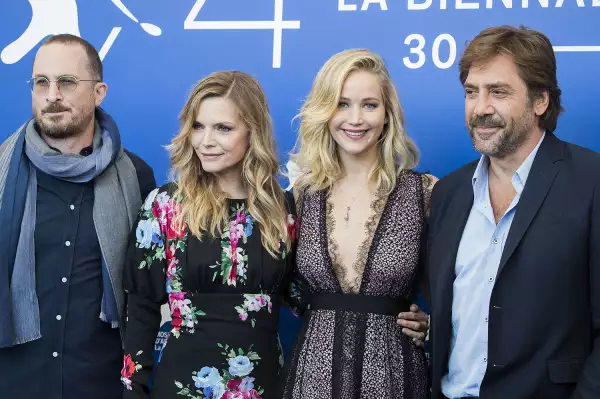Darren Aronofsky, Michelle Pfeiffer, Jennifer Lawrence y Javier