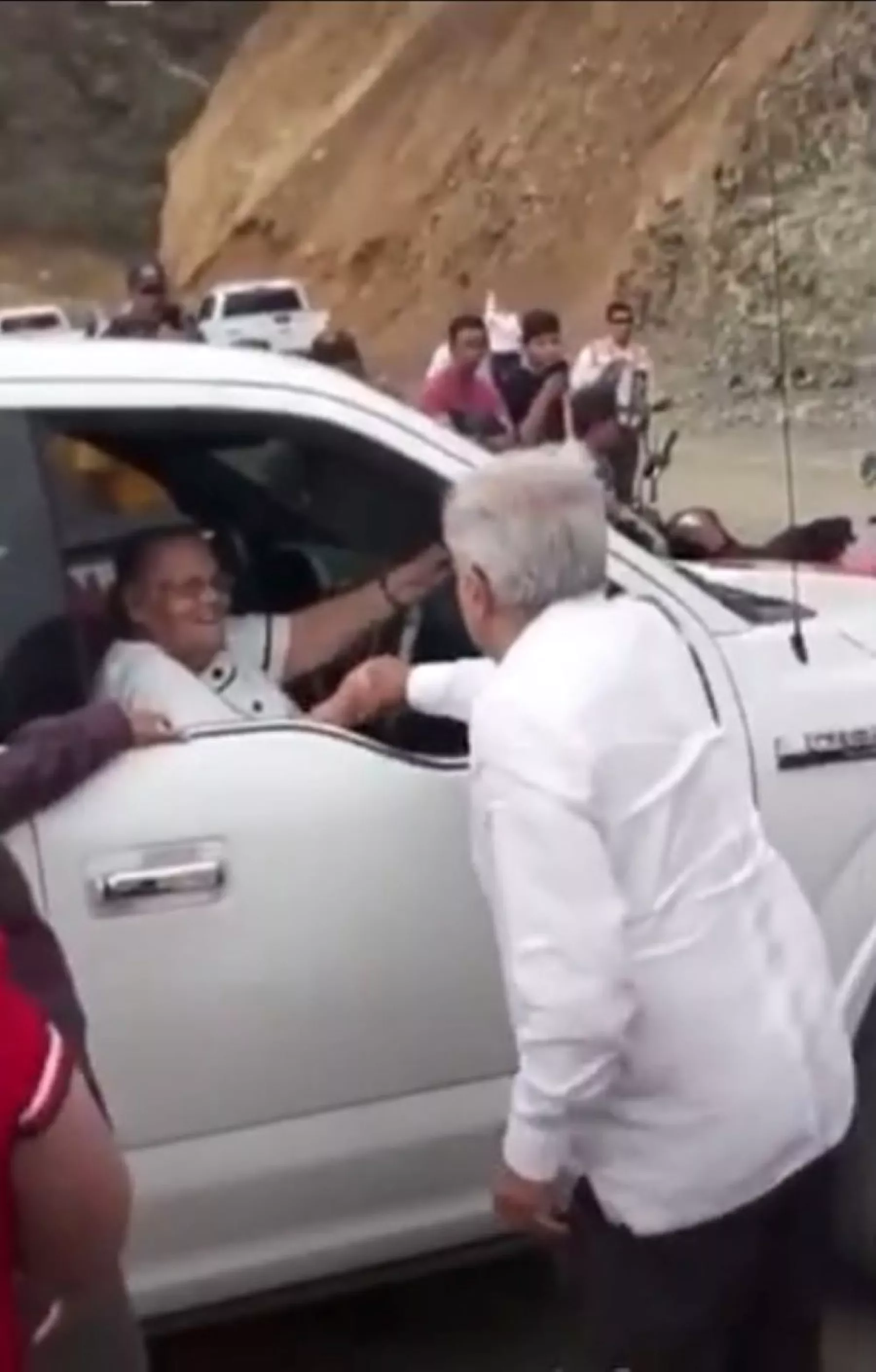 López Obrador y mamá de El Chapo .jpg