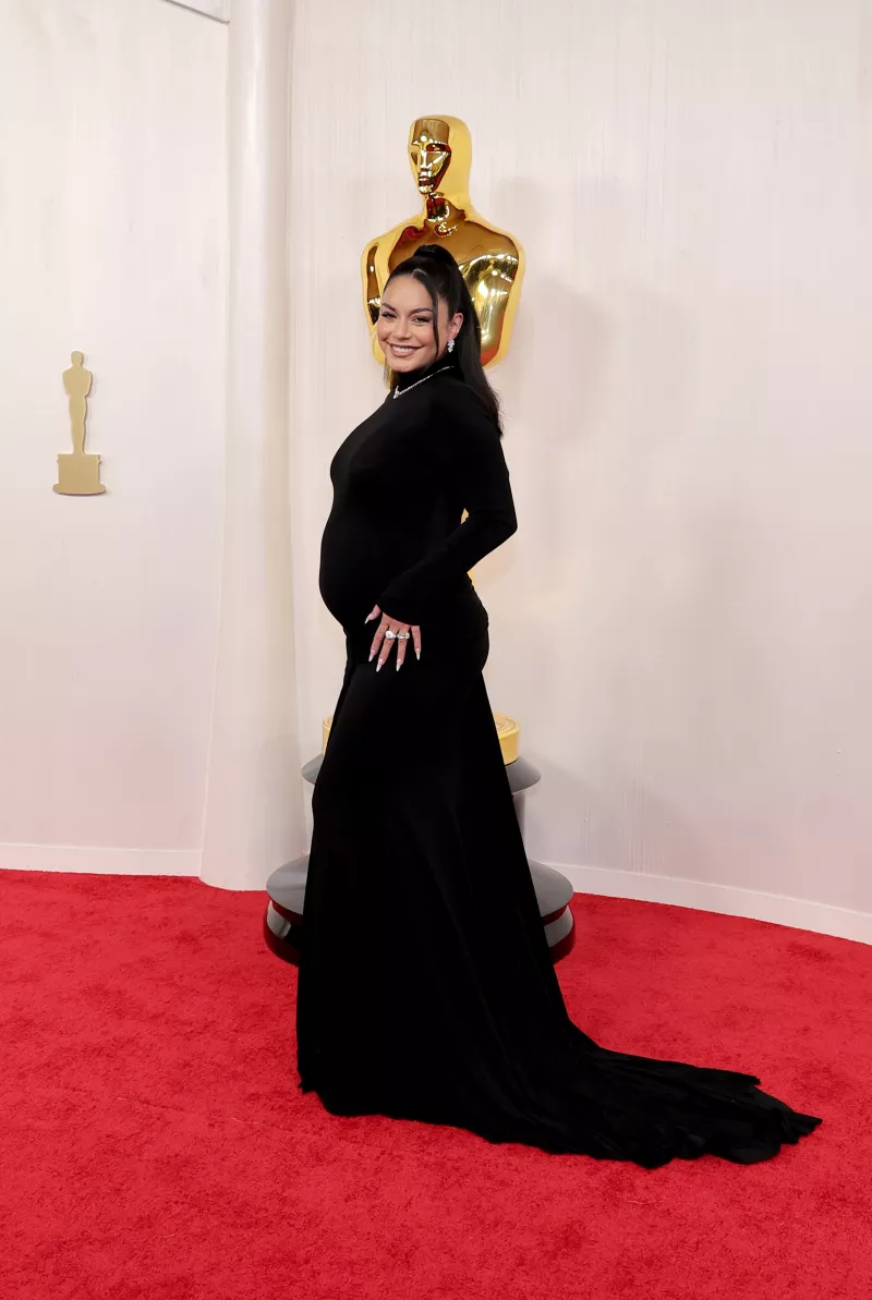 ¡Sorpresa! Vanessa Hudgens llega embarazada a la red carpet de los Oscar 2024