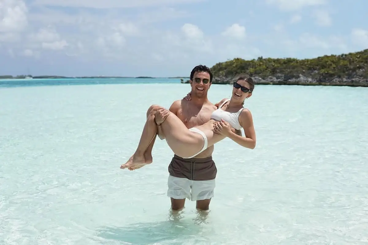 Checo Pérez y Carola Martínez en Bahamas: así vive el piloto su retiro y su tiempo libre