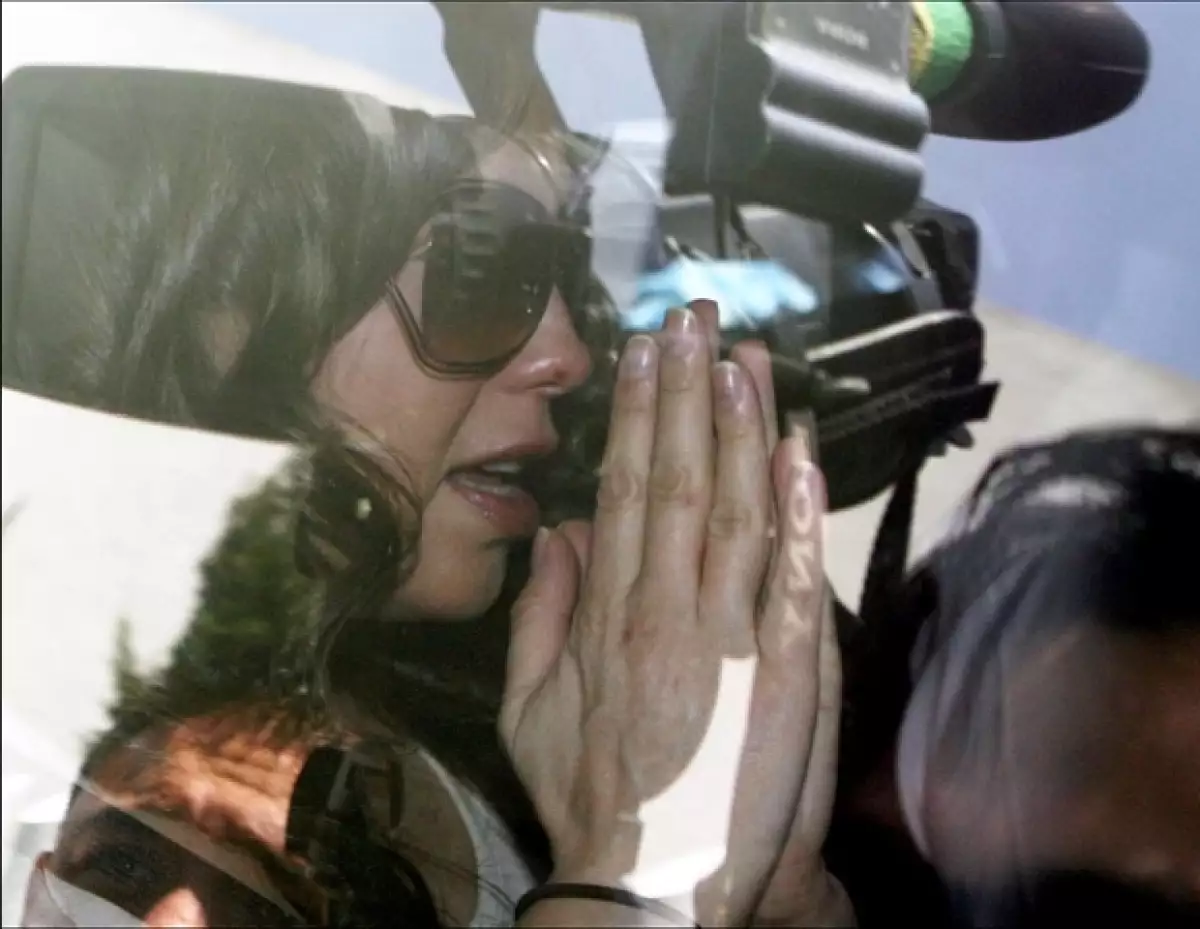 Thalía le dio el último adiós a su madre ayer por la tarde.