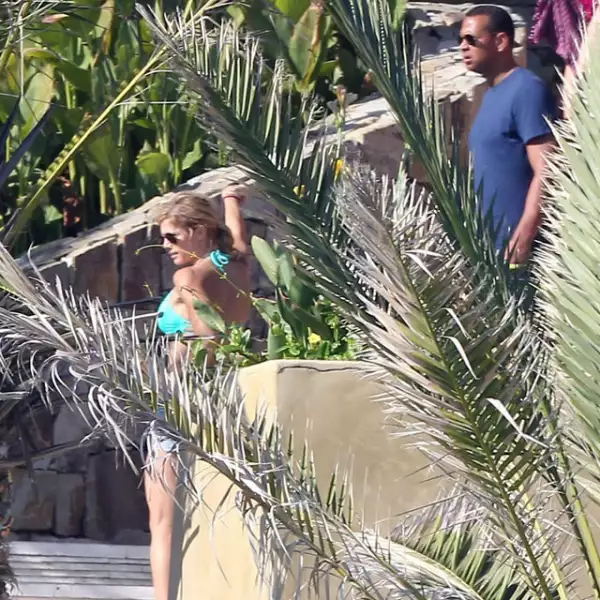 El beisbolista Alex Rodriguez y su novia Torrie Wilson también eligieron Los Cabos como destino.