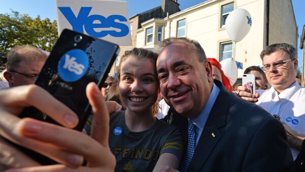 El primer ministro escocés, Alex Salmond, y promotor de la independencia dijo: "Levántense el viernes por la mañana para el primer día de un país mejor".
