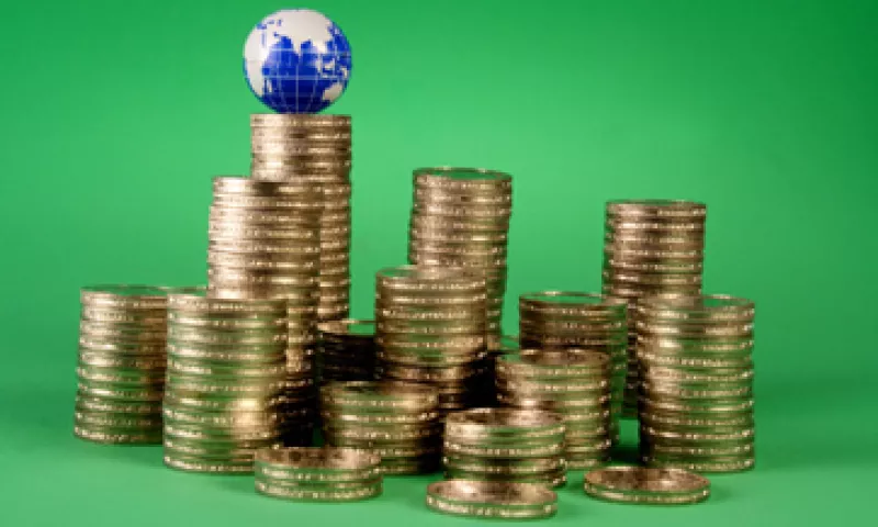 La deuda del consumidor está disminuyendo debido a los accesibles pagos con tasas de interés bajas.  (Foto: Getty Images)