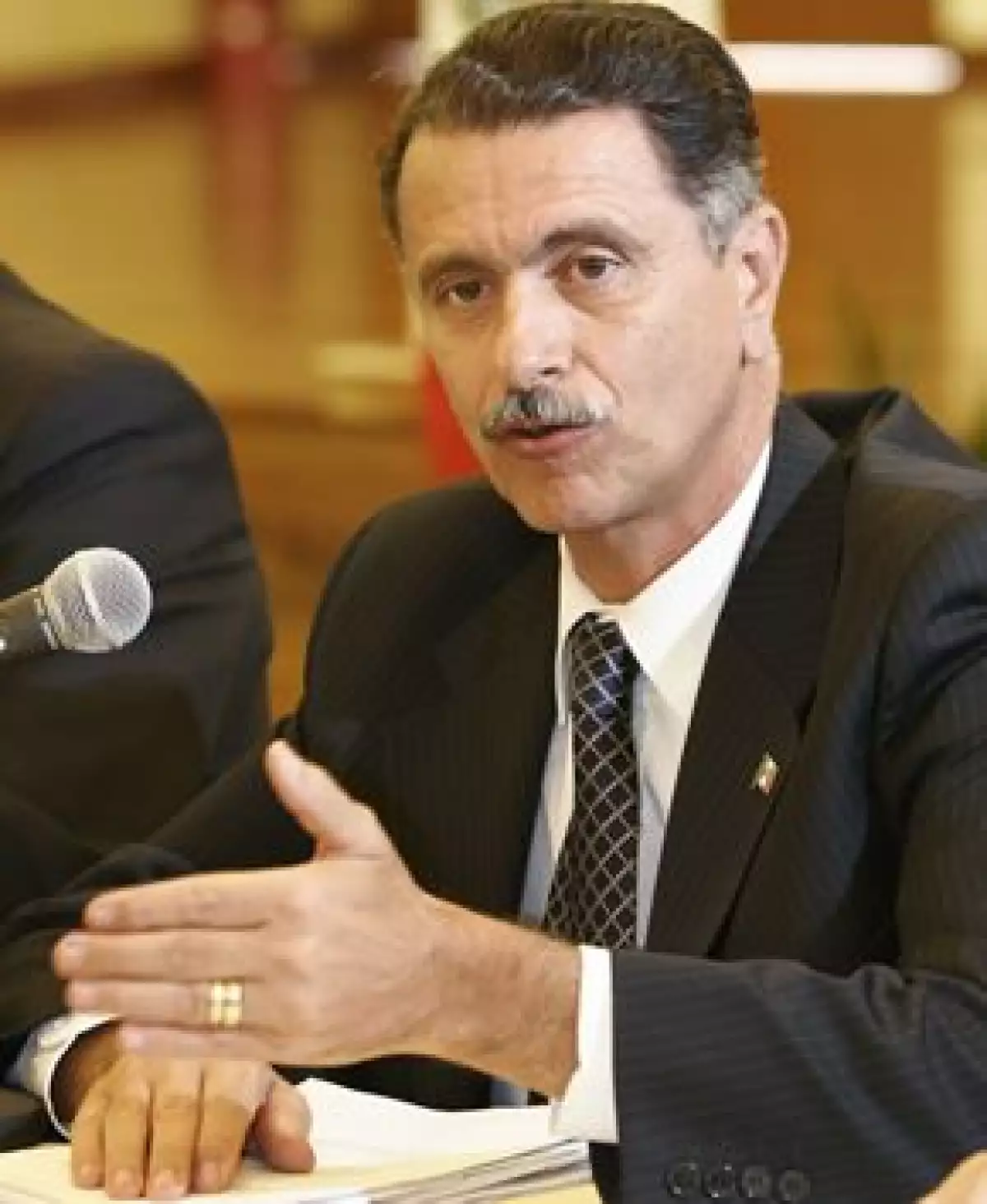 El ex secretario de Gobernación negó haber perdido la batalla contra el cáncer, como se había manejado.