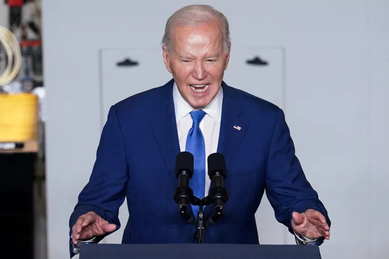 El presidente de los Estados Unidos, Joe Biden, hace comentarios como parte de su agenda Investing in America, durante una visita al Gateway Technical College en Sturtevant, Wisconsin, EE. UU., el 8 de mayo de 2024.