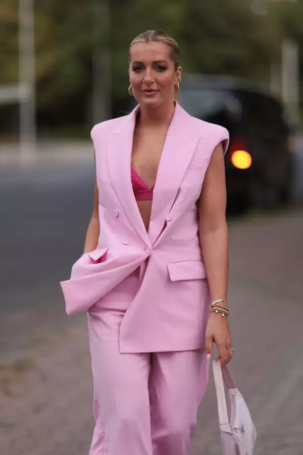 Street Style At Riani Cruise 2023 In Duesseldorf