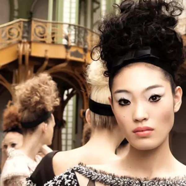 El beauty look fue perfecto para complementar el trabajo de Karl Lagerfeld.